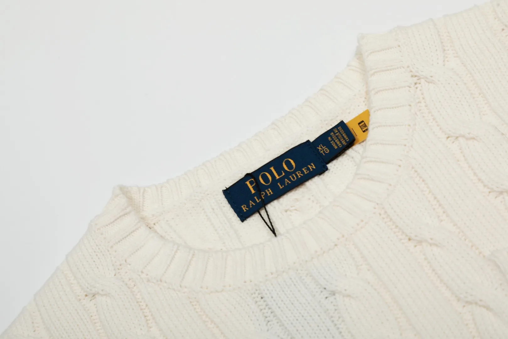 P154 💰 "Top quality" Style number: DS222# (not off the shelves all year round) [Ralph Lauren round neck pocket style solid color pony embroidered logo knitted short sleeves] ✅Ralph Lauren Ralph Lauren classic basic pocket all-match style goddess knitted short sleeves for all seasons ✅Main supplier platform live broadcast Wholesale entity Replenish when out of stock Not off the shelf ✅ZP quality 1:1 version Scan the code to enter the GF website Counter quality ✅Details and quality are the only one in Guangzhou. Imported quality cotton yarn, focusing on high-end, cost-effective, good quality needless to say. ✅The version is restored to the original order. The maximum size can be worn up to 160 pounds. Loose, comfortable and stress-free. ✅The upper body is simple and easy to match. A must-have for goddess ootd. Good-looking clothes are never picky. A must-have in the goddess’ wardrobe. Size: S-XL. Color: White, almond, purple, orange, gray, yellow, black, khaki, pink, navy, rose, green. Chinese red olive green light blue white label light blue blue label